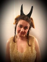  Julia Neusiedler als 